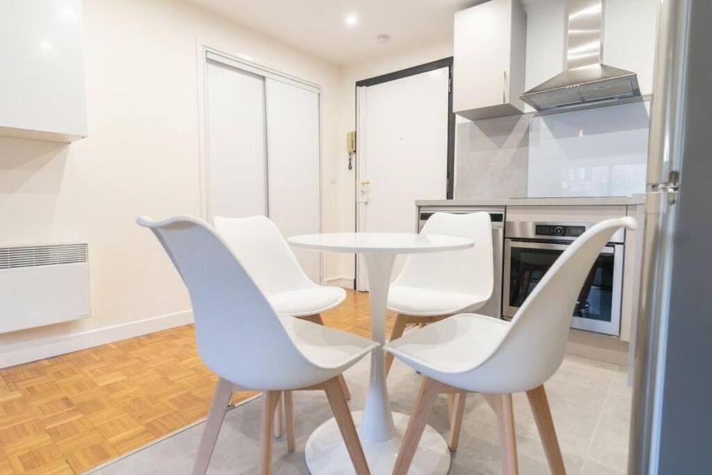 Apartamento Coeur 16Eme, Standing Et Calme París Exterior foto